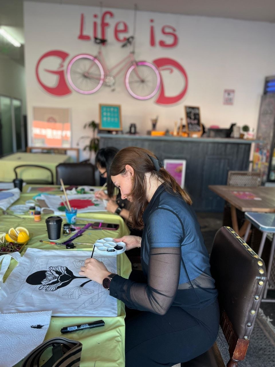 Tote bag painting session